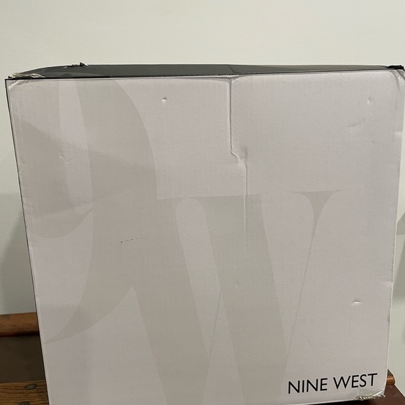 NINE WEST BLACK BOOTS - Picture 3 of 10